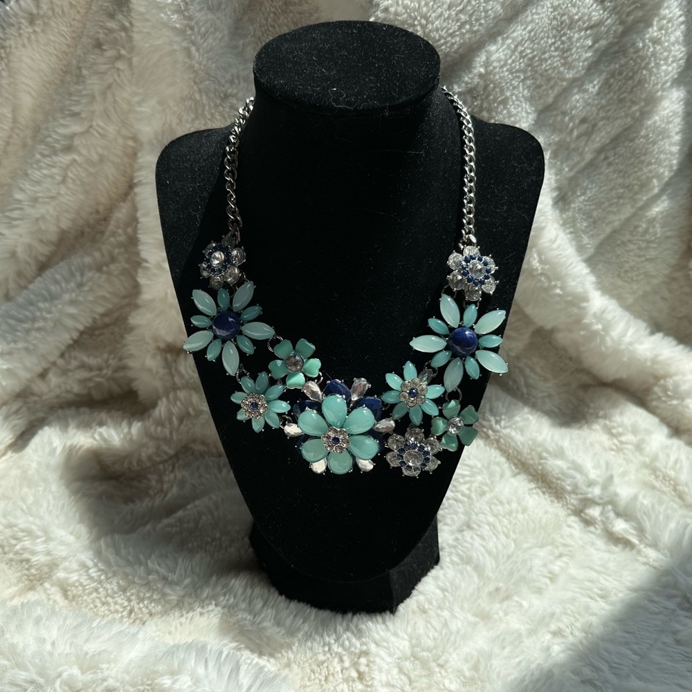 Adjustable Vivl Rhinestone Necklace